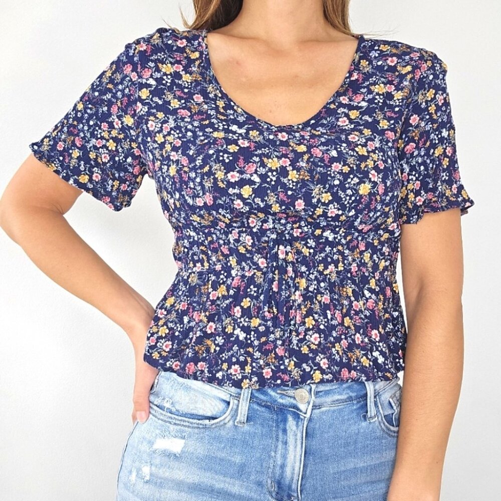 SO Navy Floral Print Cropped Short Sleeve Top Size Medium